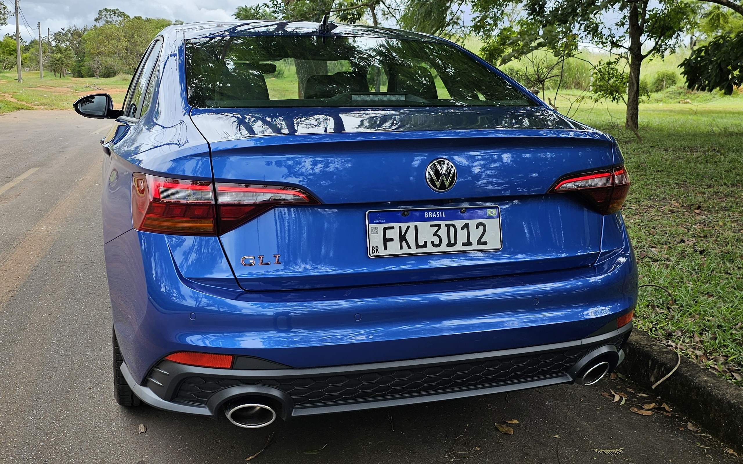 Novo VW Jetta GLI 2023 Azul Rising impressões iniciais Novo VW Jetta GLI 2023 Azul Rising impressões iniciais